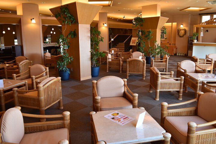 Lounge 20 of 23
