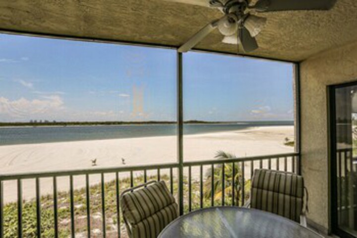 Exterior of Islands End 204