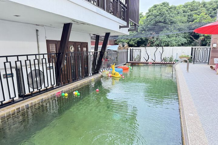 Pool 92 of 95