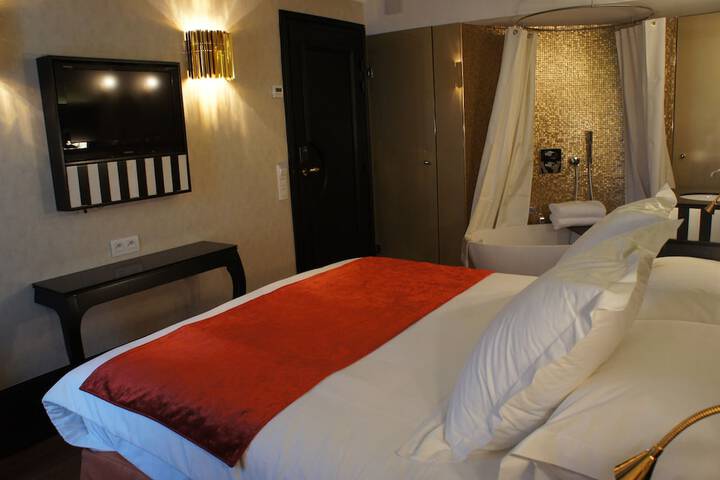 Room 5 of 25