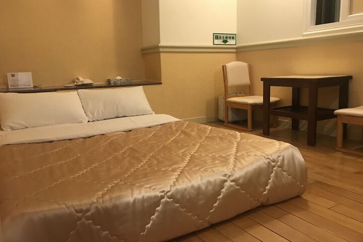 Room 5 of 27