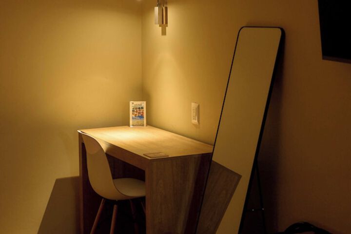 Room 9 of 34