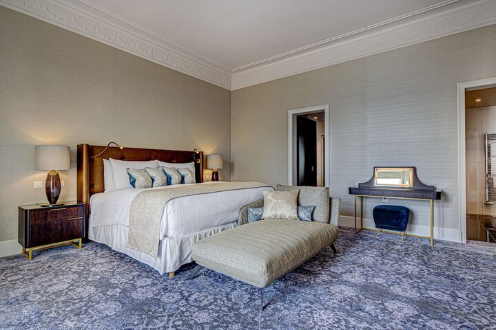Room 27 of 151