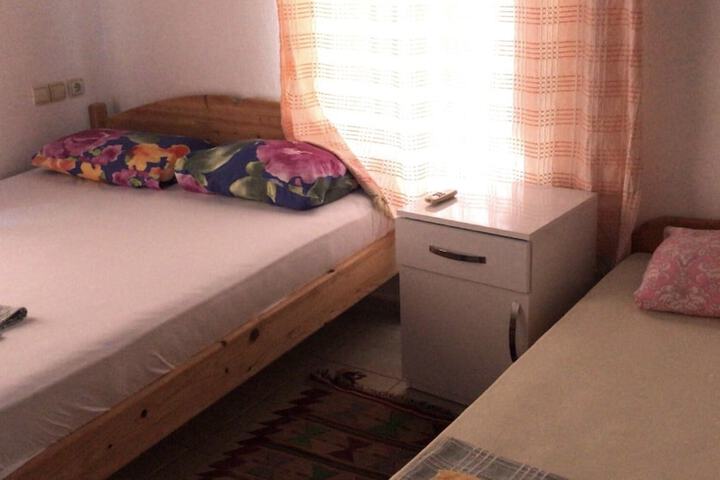 Room 12 of 104