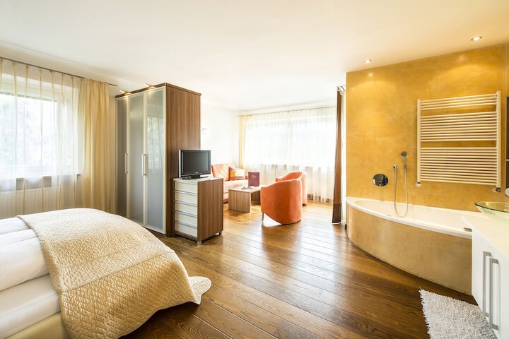 Room 12 of 41