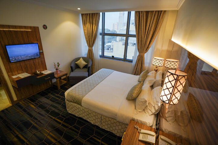 Room 6 of 20