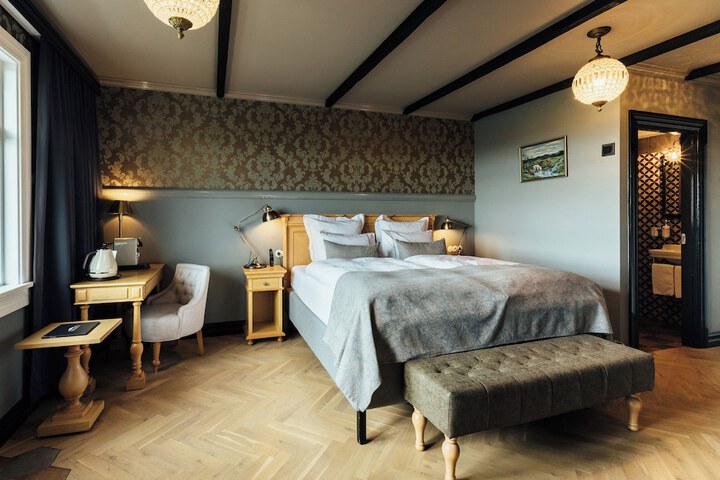Room 8 of 73