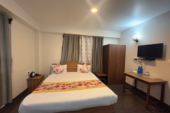 Room 13 of 48
