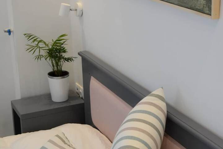 Room 8 of 40