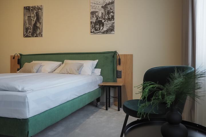 Room 9 of 74
