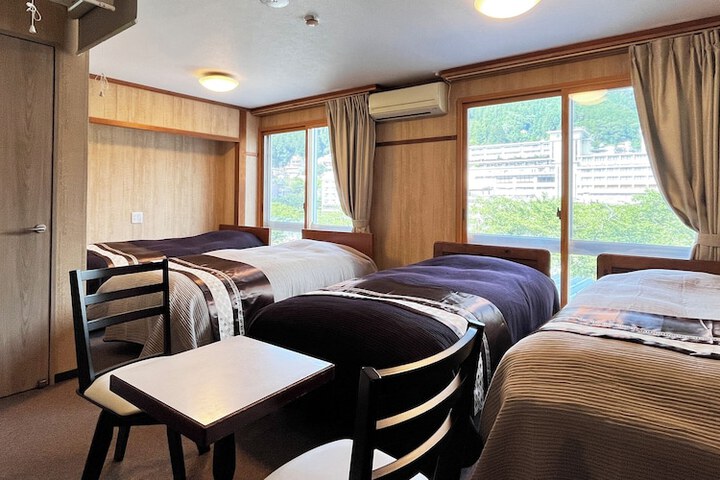 Room 27 of 107