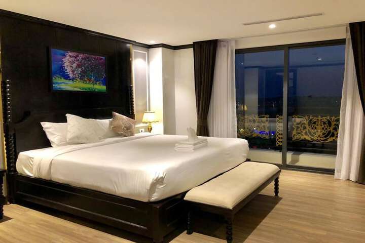 Room 37 of 65
