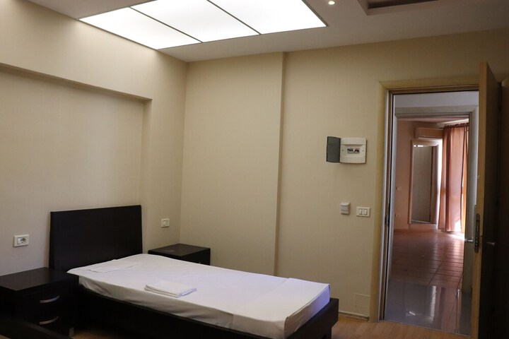 Room 13 of 27
