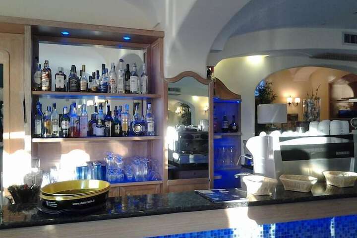 Lounge 49 of 62