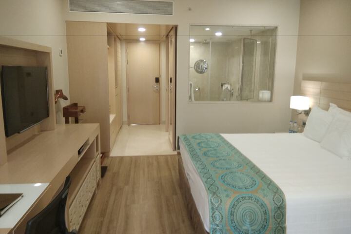 Room 5 of 96