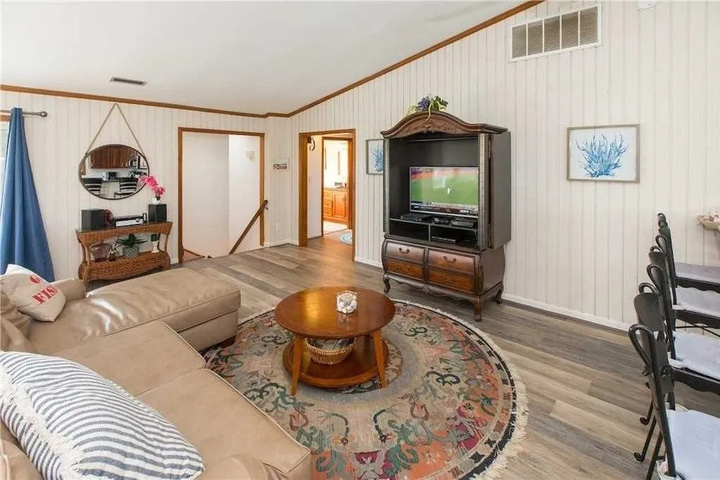 Room 5 of 15
