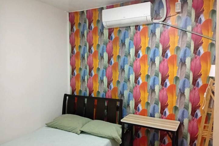 Room 10 of 33