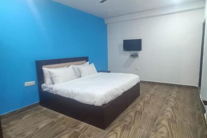 Room 2 of 6