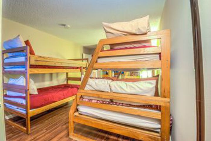 Room 33 of 98