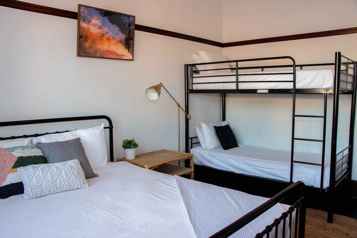Room 21 of 192