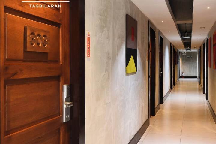 Ballroom/Hall 17 of 19