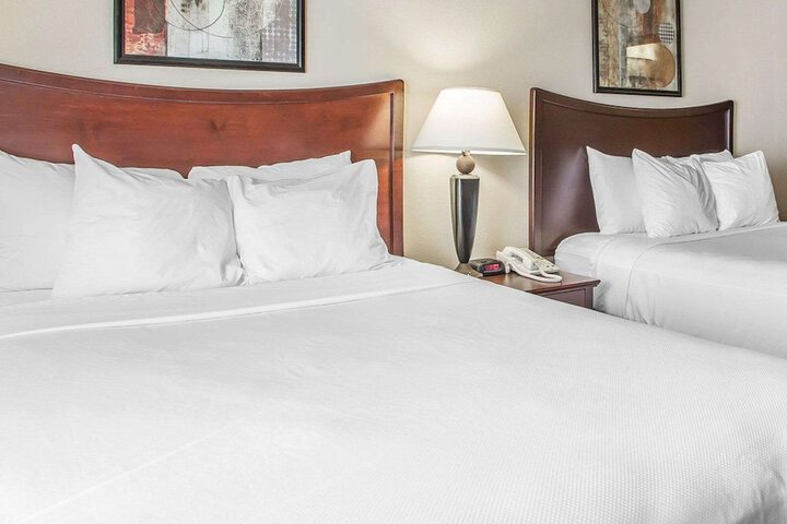 1 King Bed Business Room Efficiency Suite Upgrade (25 of 30)