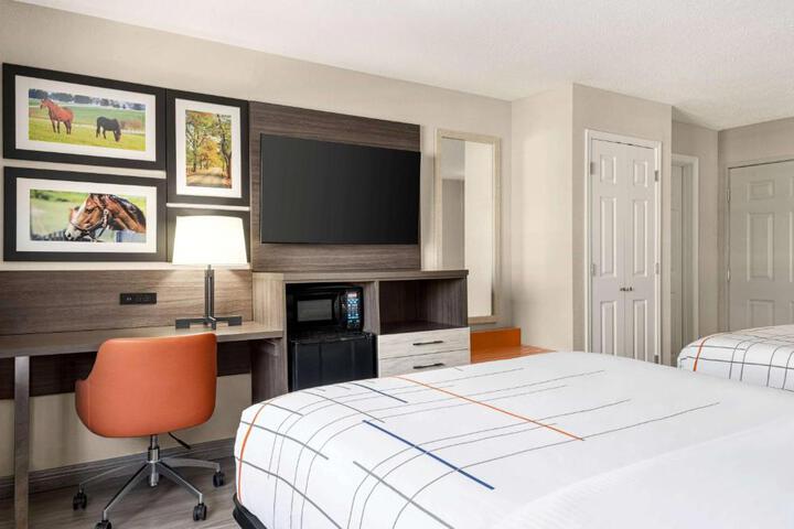 2 Double Beds Mobility Hearing Impaired Accessible Room (5 of 8)