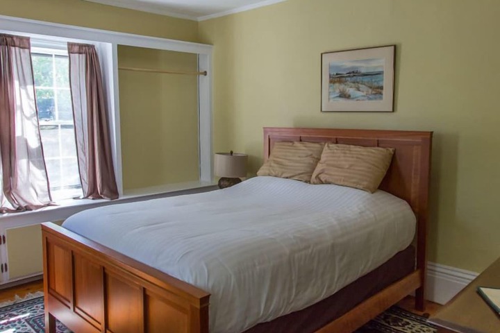 Room 4 of 12