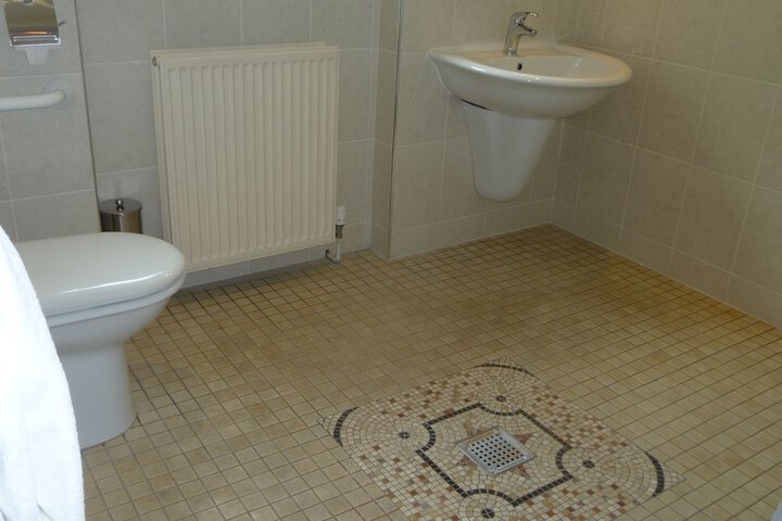 Room 6 of 40