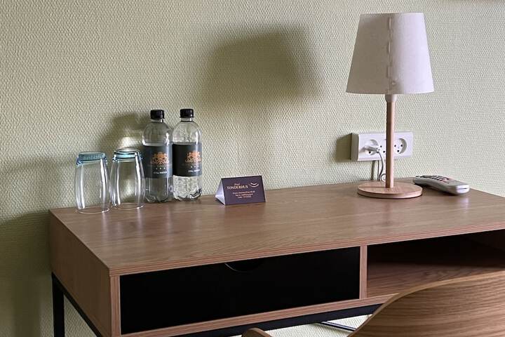 Room 8 of 34