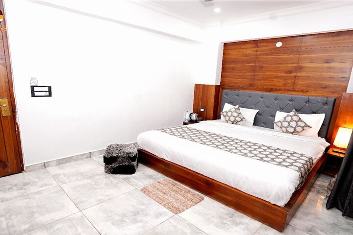 Room 5 of 13