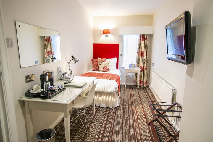 Room 2 of 68