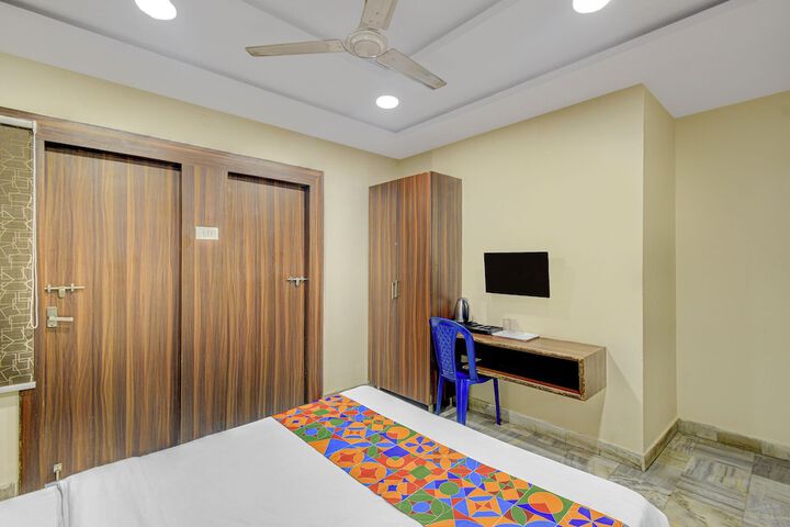 Room 25 of 39