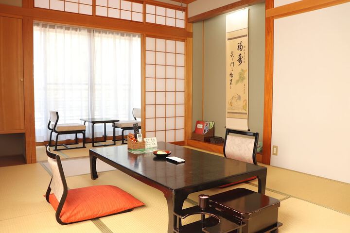 Room 13 of 65