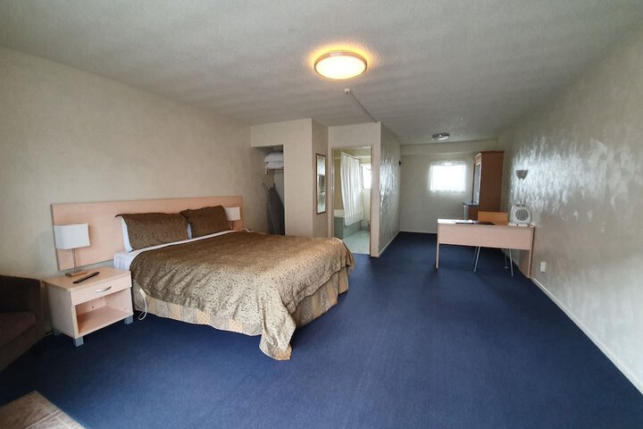 Room 33 of 60