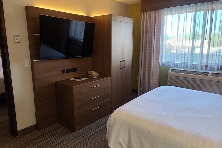 Room 8 of 32