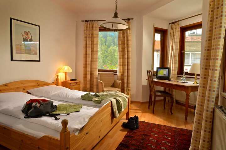 Room 5 of 28