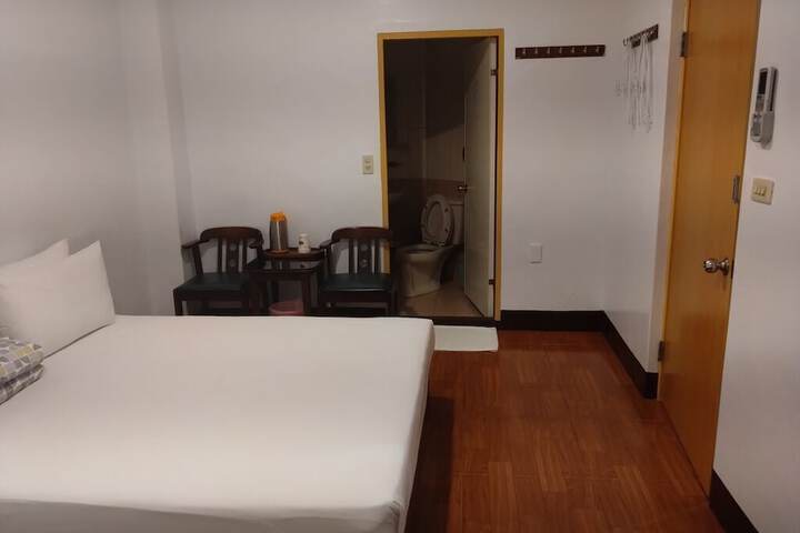 Room 16 of 42
