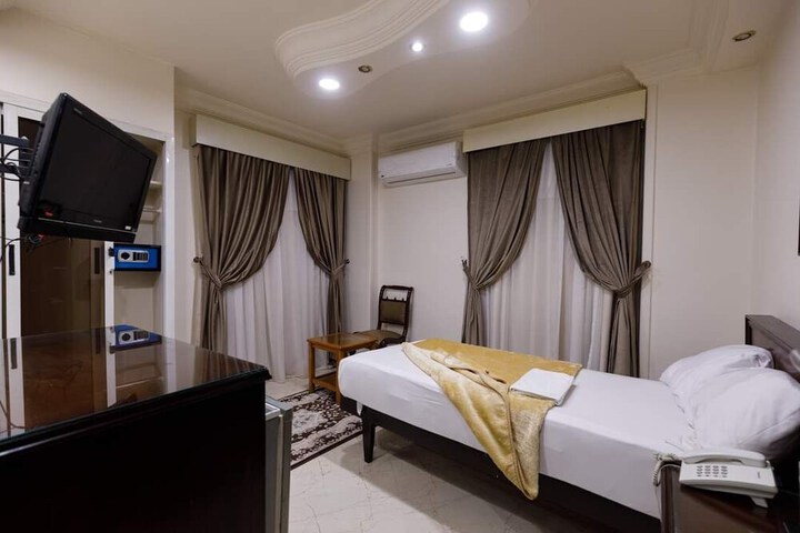 Room 3 of 19
