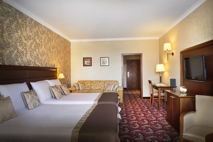 Room 16 of 103