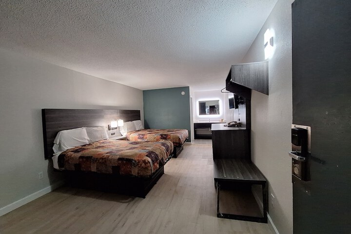 2 Double Beds (1 of 4)