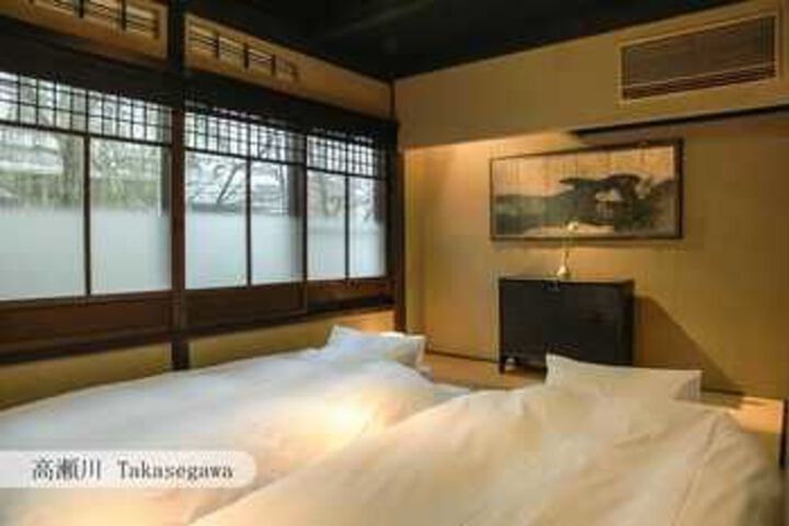 Room 33 of 48