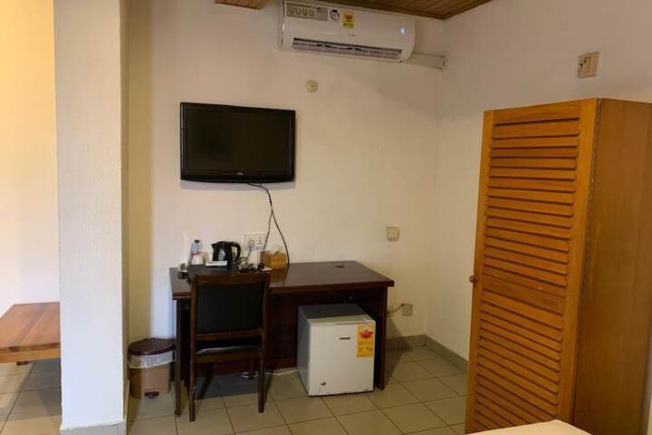 Room 9 of 13