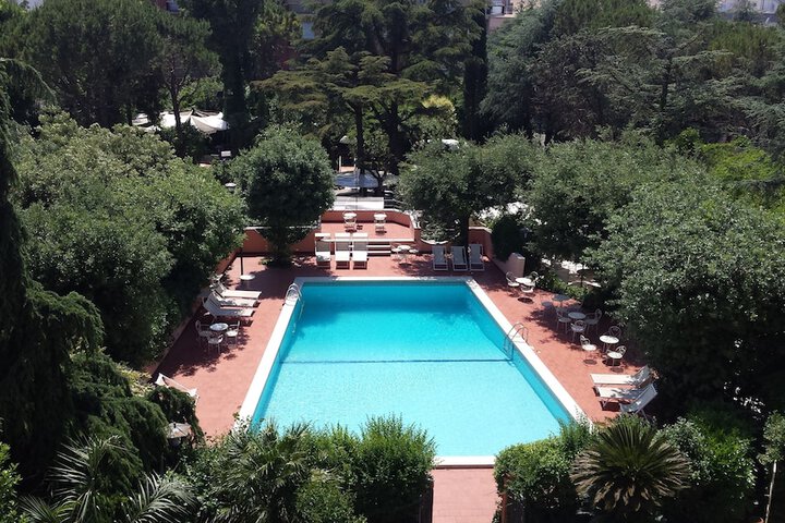 Pool Hotel
