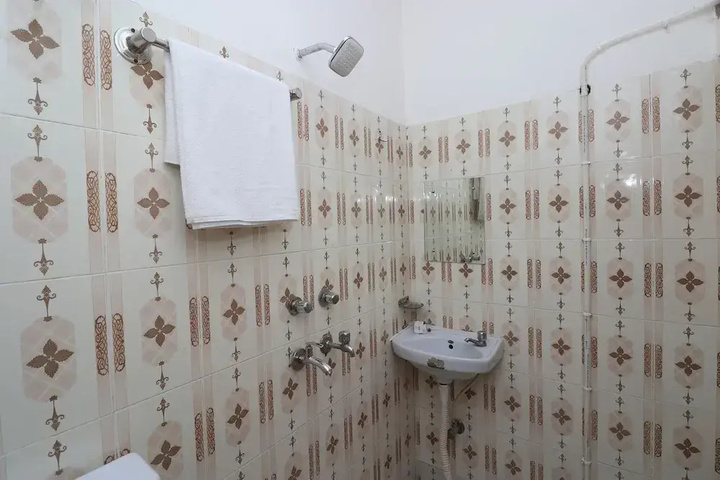 Room 9 of 17