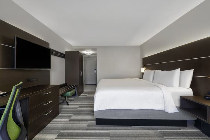 1 King Bed (15 of 23)