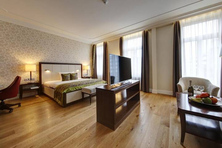 Room 14 of 40