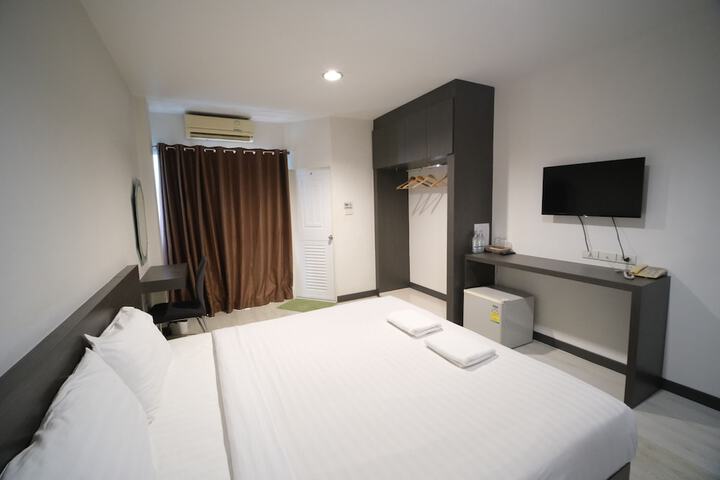 Room 8 of 40
