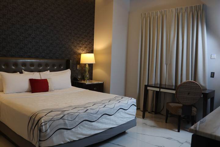 Room 13 of 37