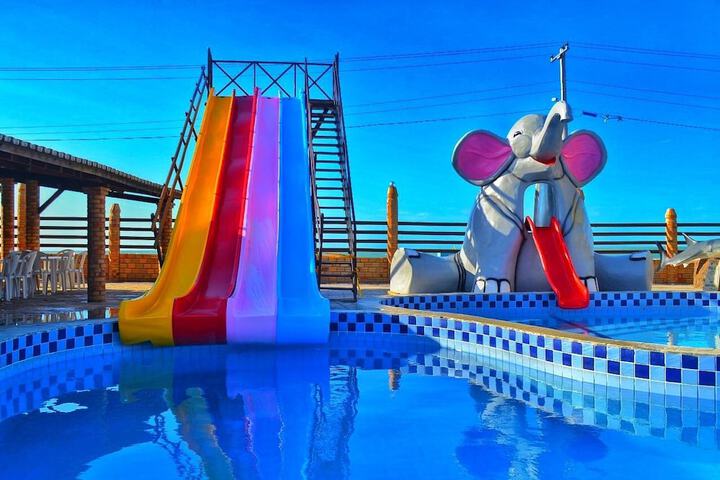 Pool 41 of 82